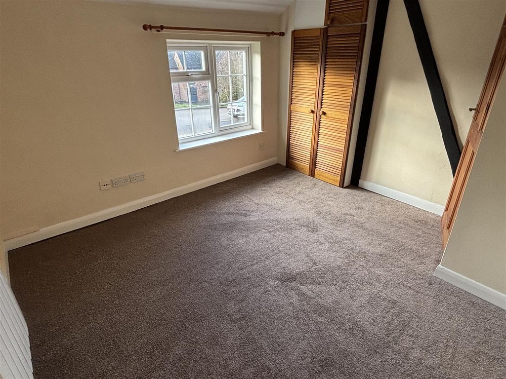 Property photo 3 of 8 Bedroom