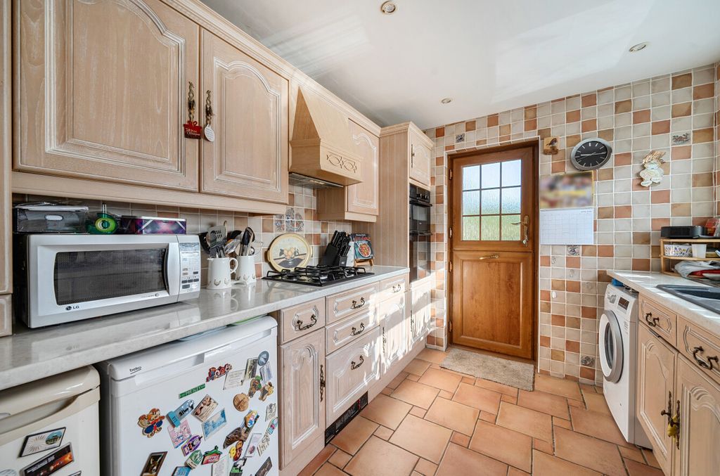 Property photo 3 of 21 1438549-11-69Dcbc...