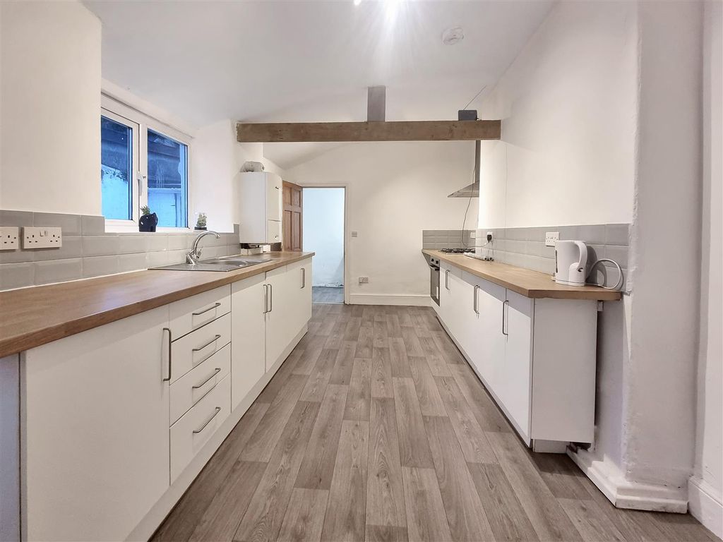 Property photo 3 of 13 86293.Jpg