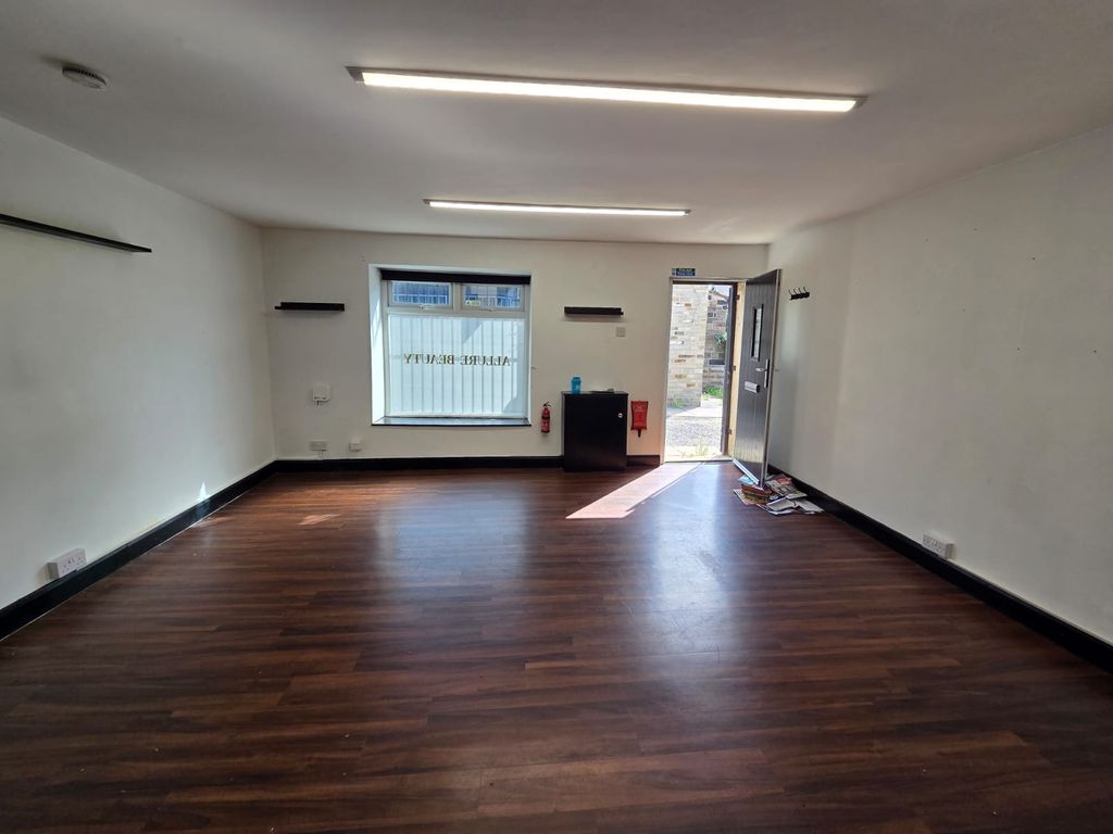 Property photo 1 of 5 3 Drake Fold, Wyke, Bd12 9Nu