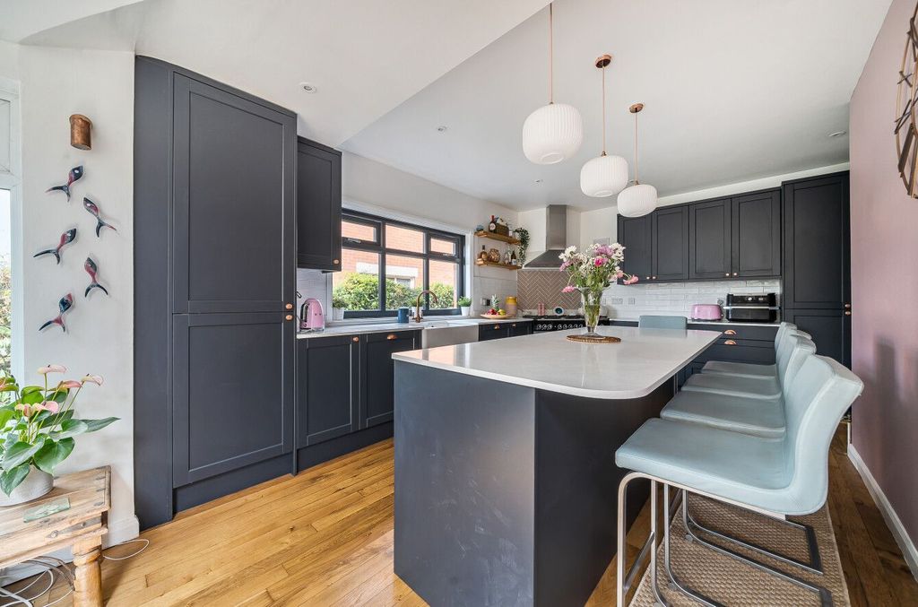 Property photo 3 of 27