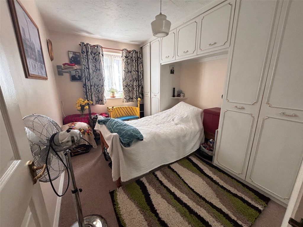 Property photo 3 of 10 Bedroom