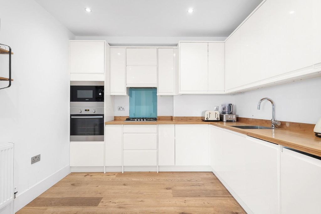 Property photo 3 of 10 Kitchen (2).Jpg