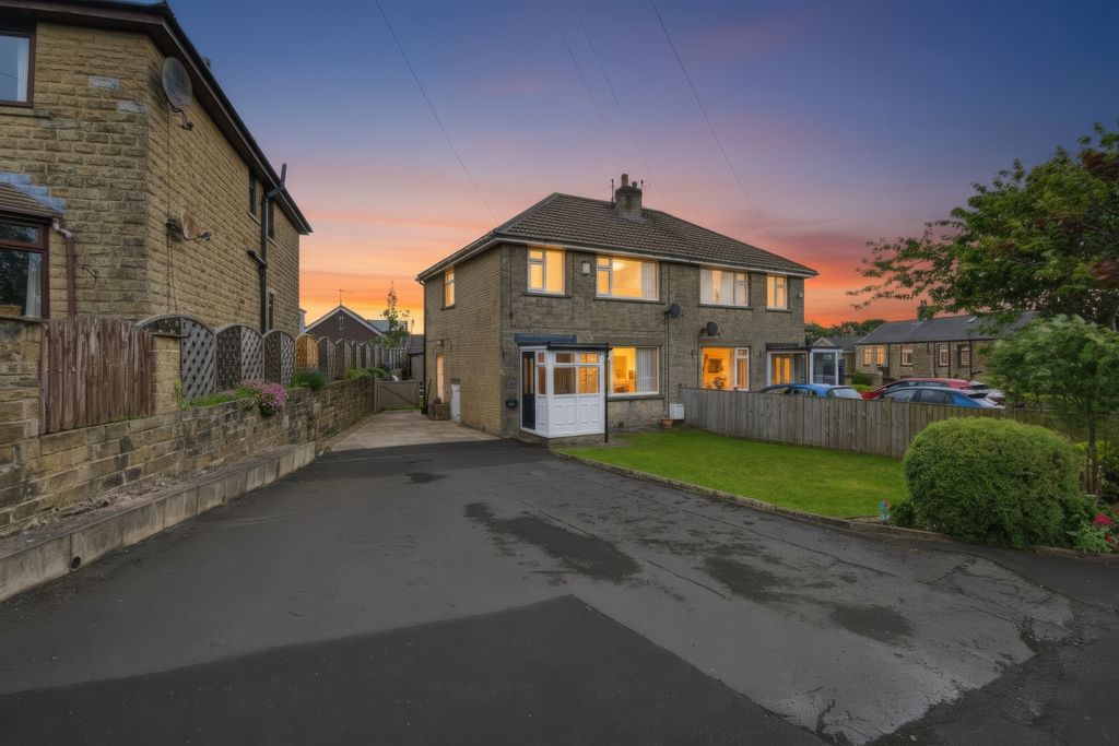 Property photo 1 of 28 Twilight 01