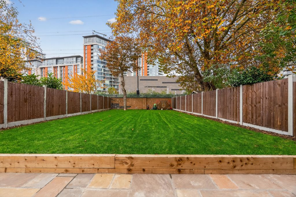 Property photo 2 of 23