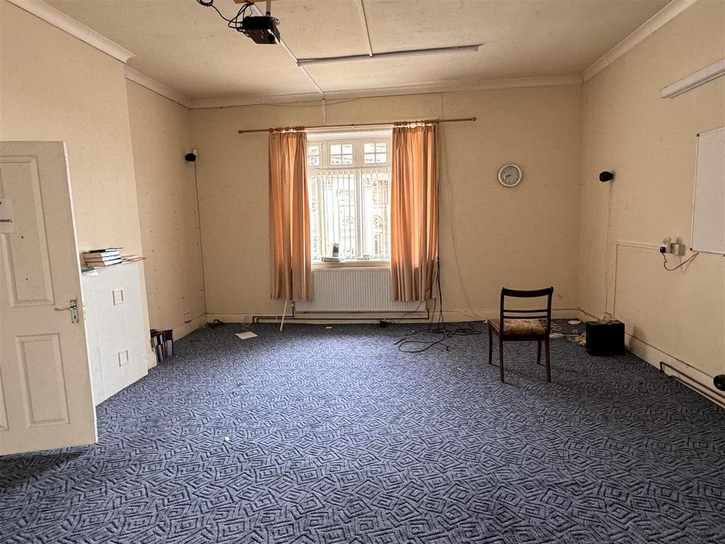 Property photo 3 of 11