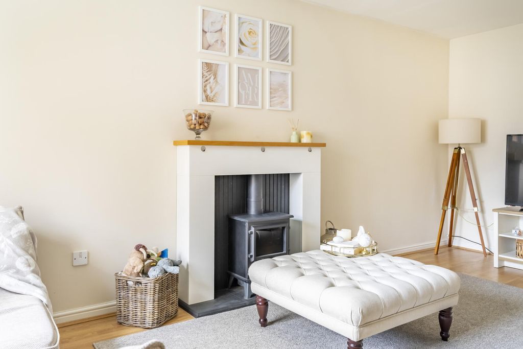 Property photo 3 of 24 Living Room