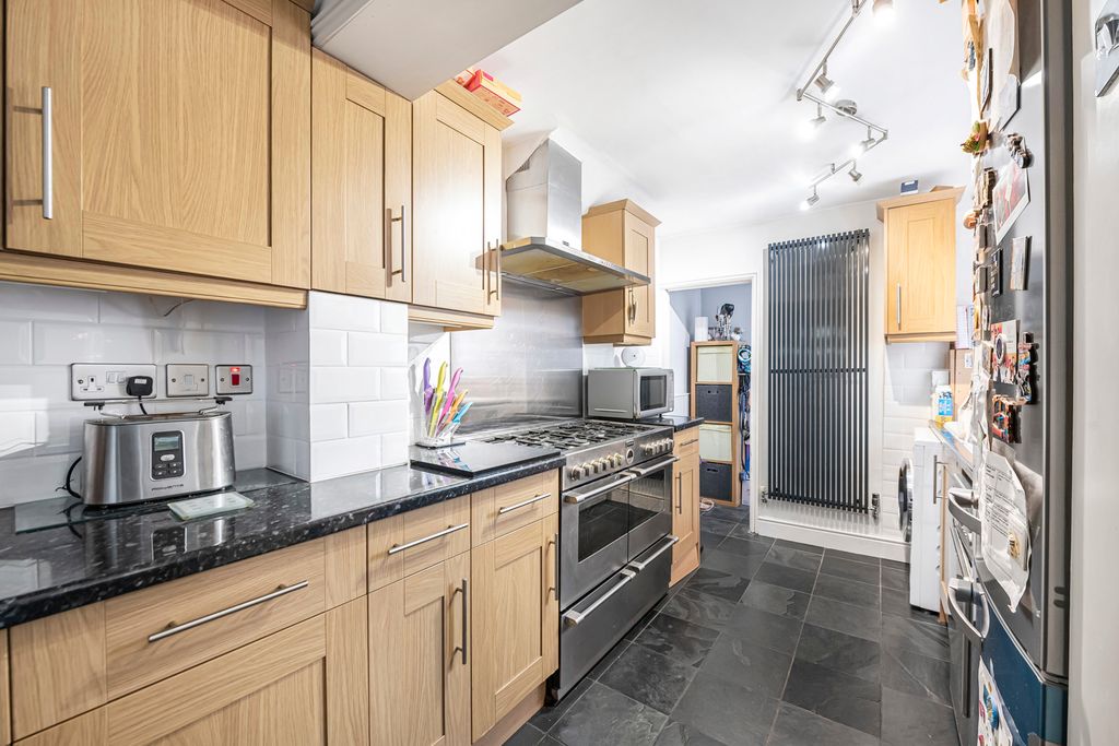 Property photo 3 of 21 Kitchen