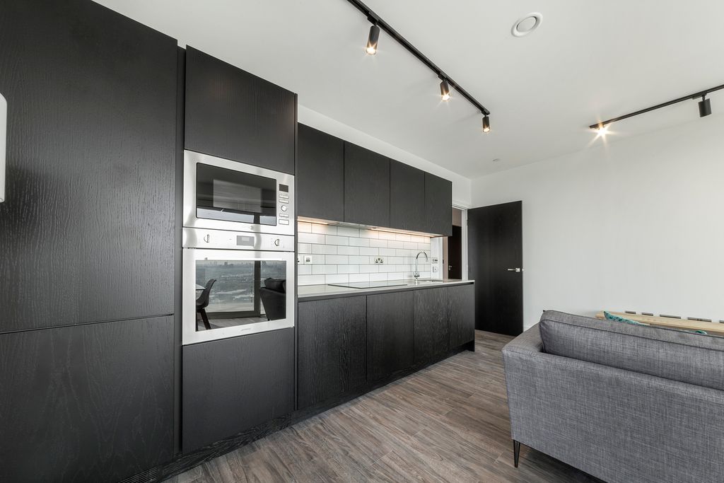 Property photo 3 of 25