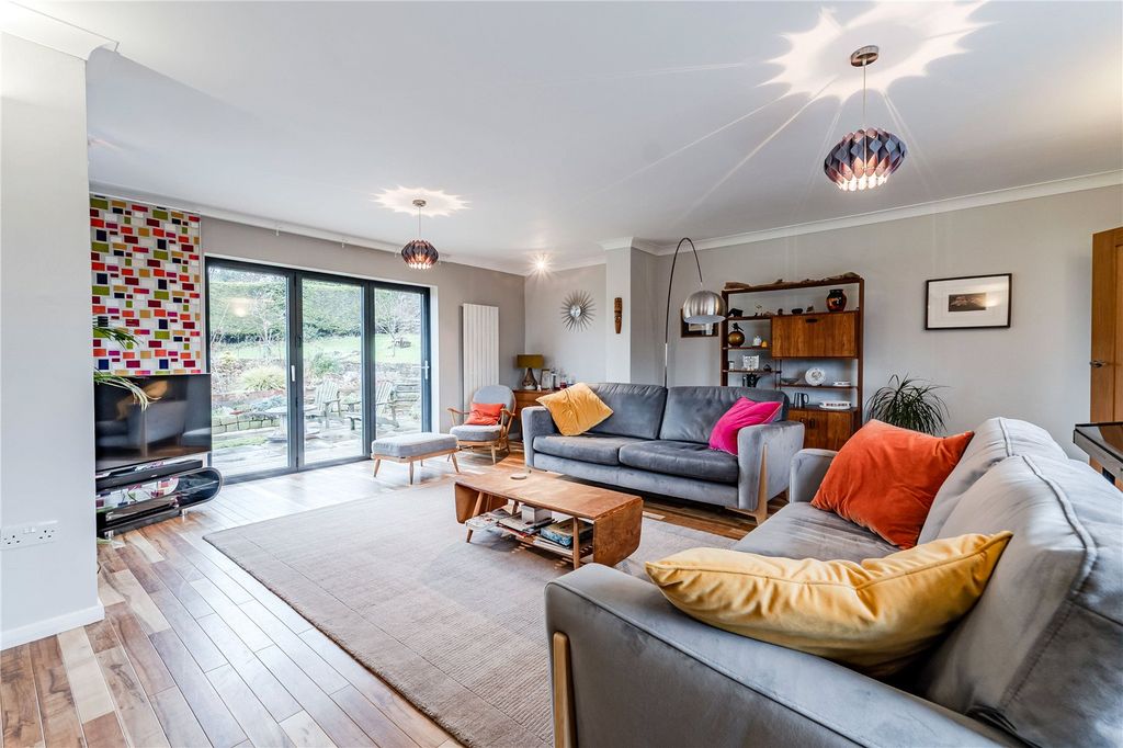 Property photo 2 of 24 Picture No. 12