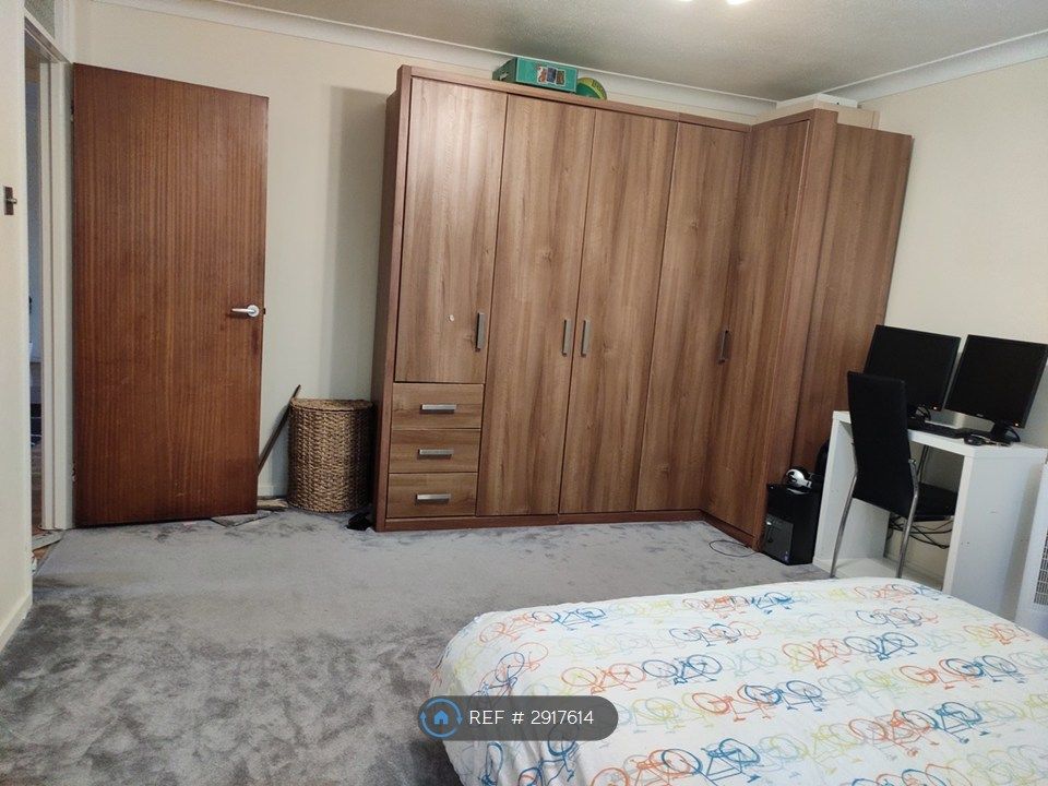 Property photo 3 of 19 Master Bedroom