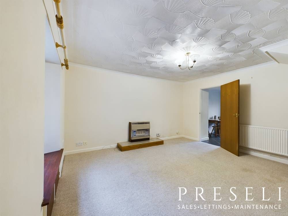 Property photo 3 of 16 Photo 12