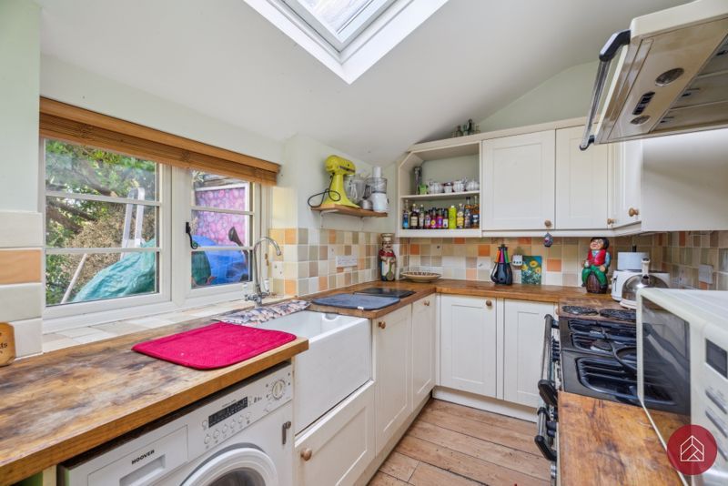 Property photo 3 of 31 Kitchen