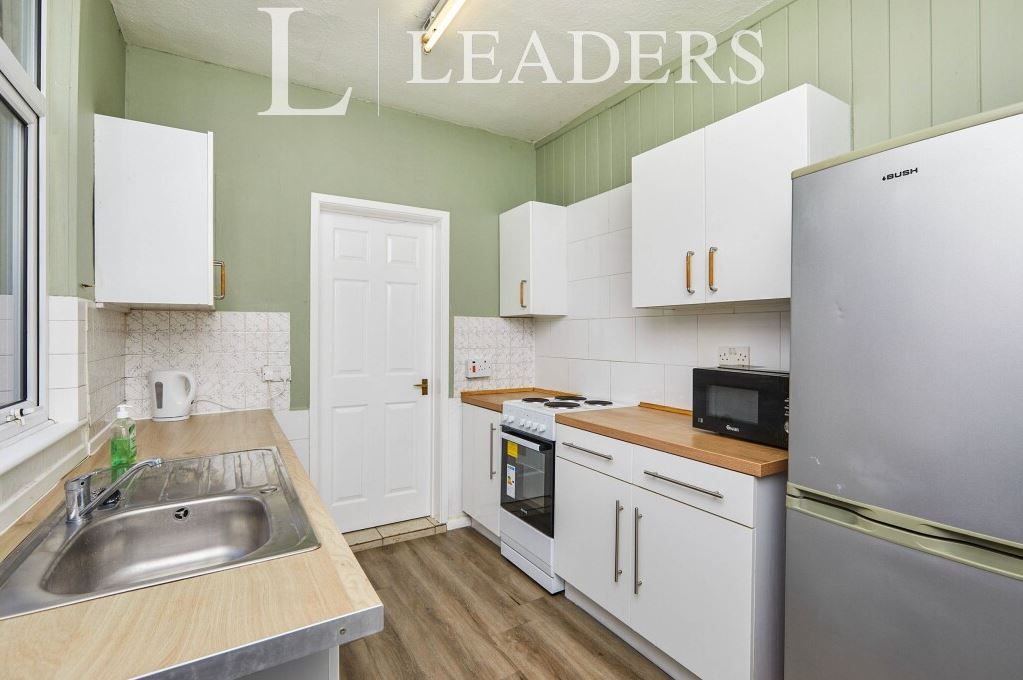 Property photo 3 of 6 12 Pybus - Kitch