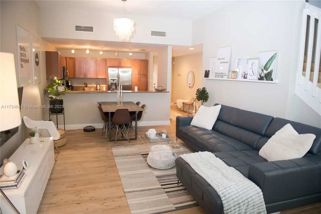 Property photo 3 of 10 <Alttext/>