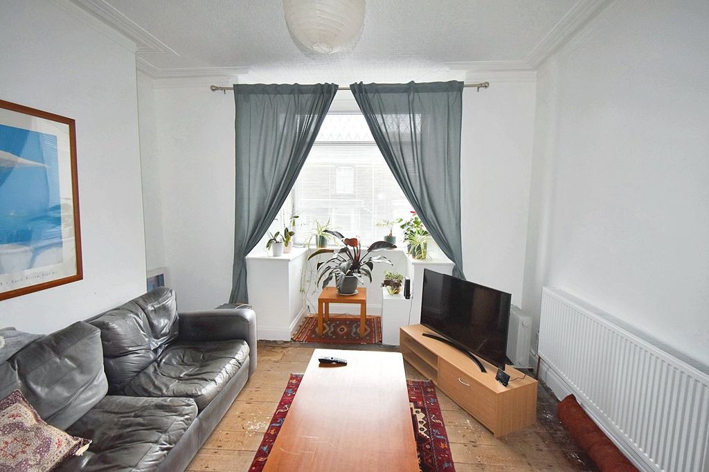 Property photo 3 of 27