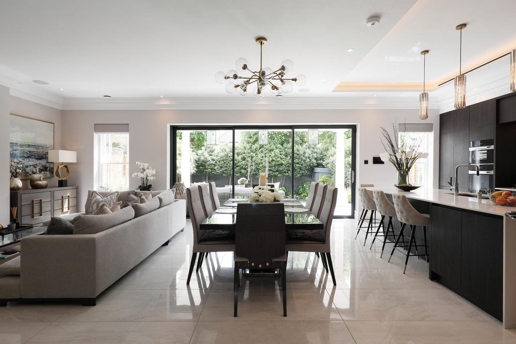 Property photo 3 of 18 Image