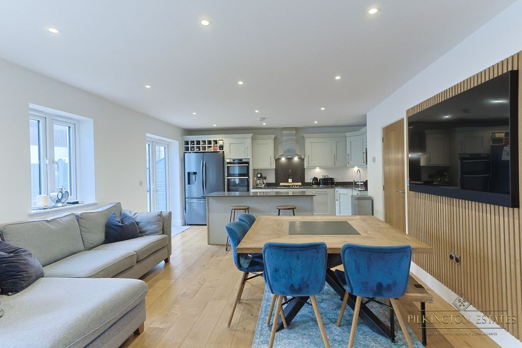 Property photo 3 of 16 5131192