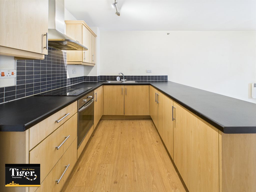Property photo 3 of 10 Cam02176G0-Pr0565-Still002