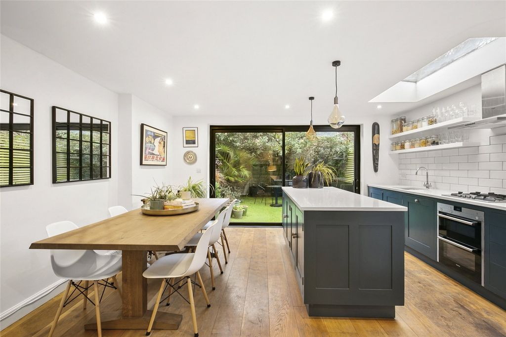 Property photo 3 of 14 Kitchen