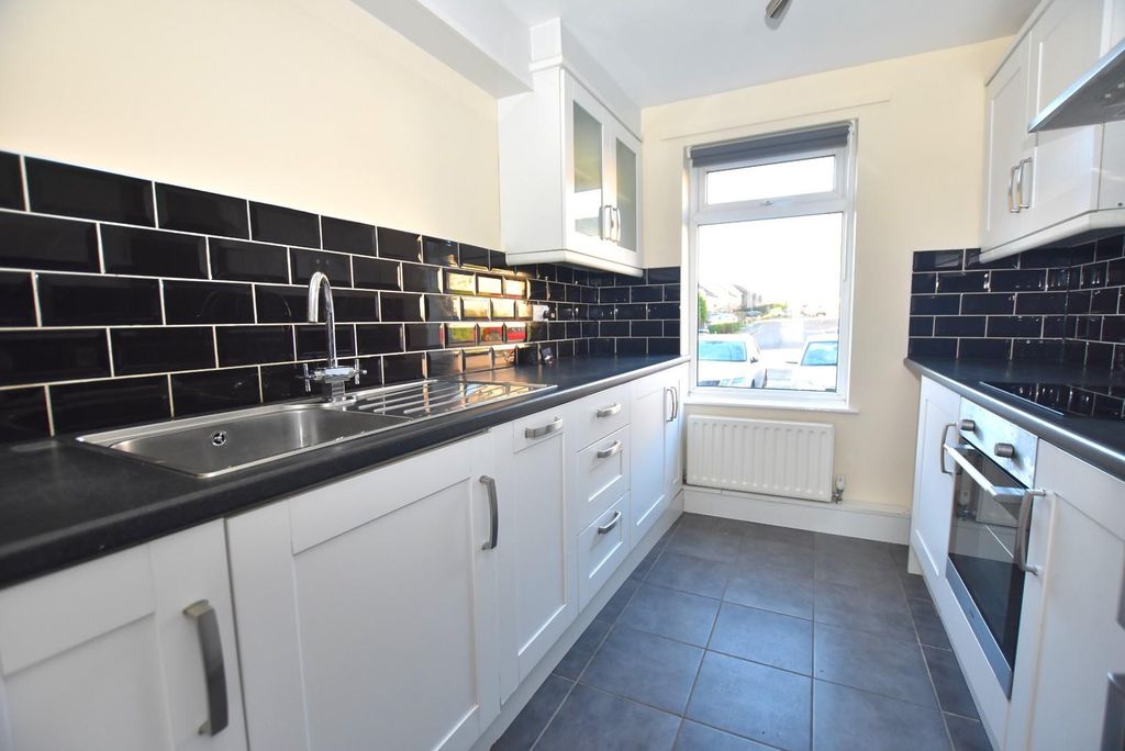 Property photo 2 of 16 Kitchen 1.Jpg