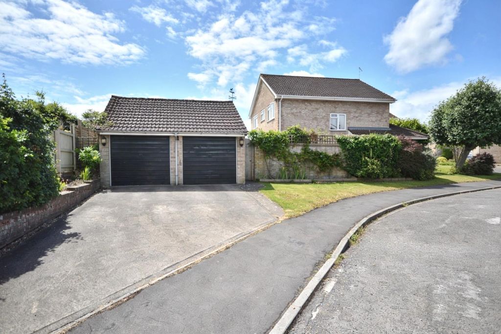 Property photo 1 of 29 Outside