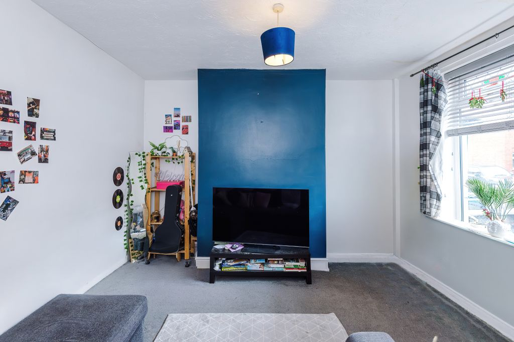 Property photo 2 of 17