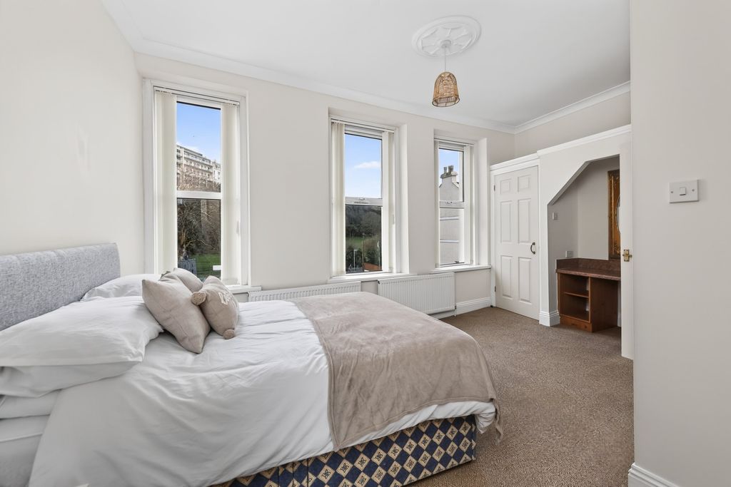 Property photo 2 of 7 0032