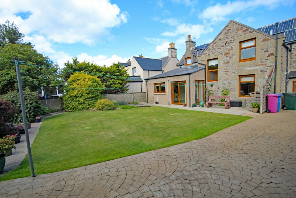 Property photo 2 of 40