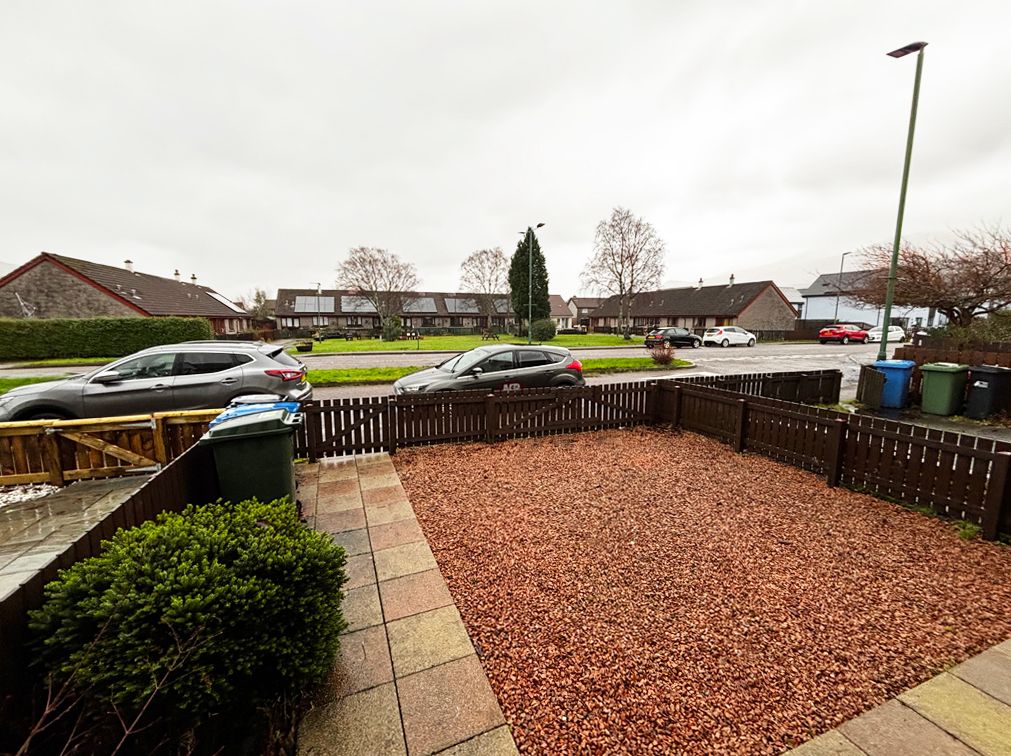 Property photo 2 of 31