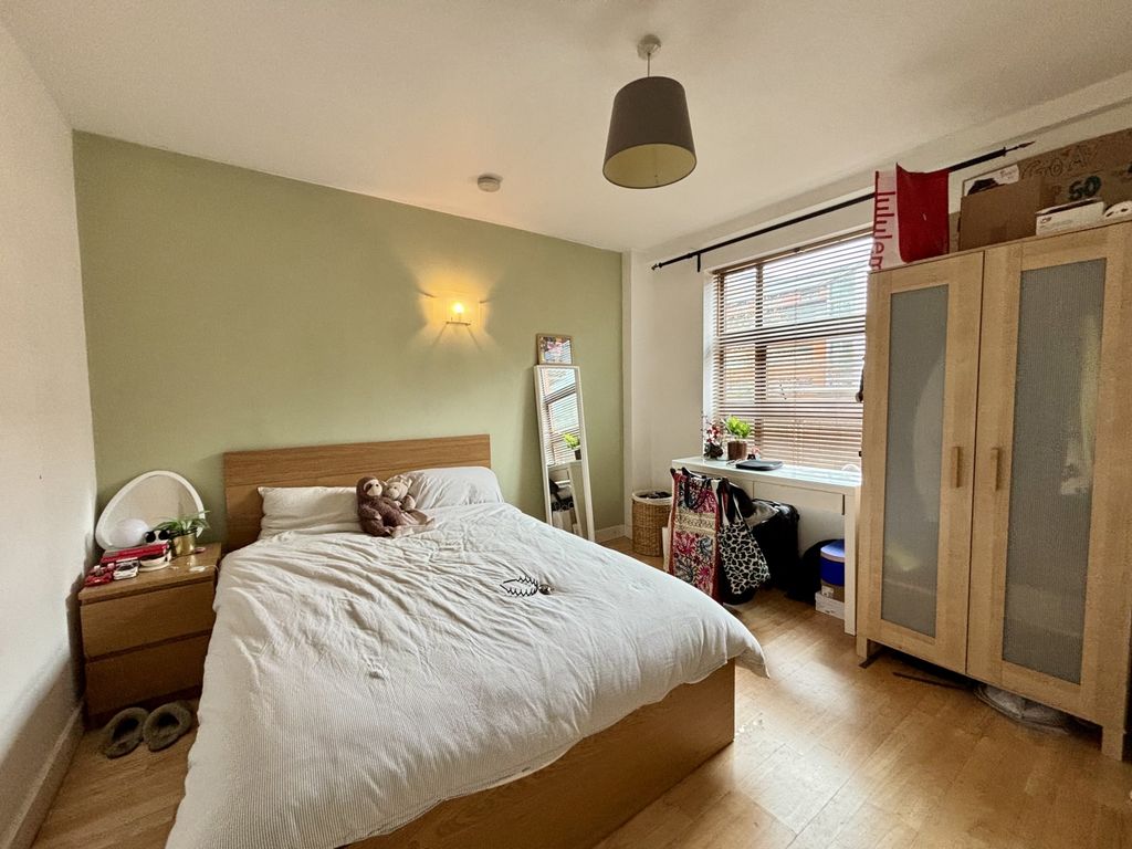 Property photo 3 of 11 Image00011