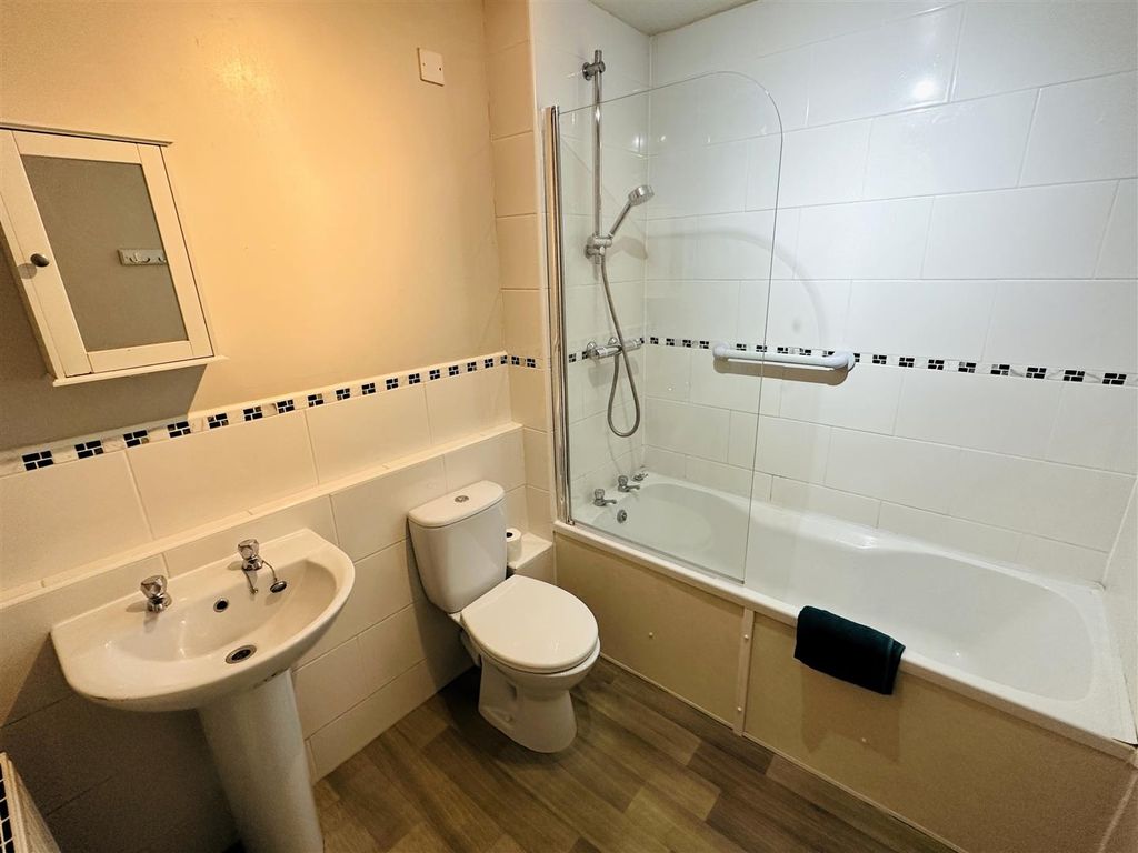 Property photo 3 of 8 Bathroom.Jpg
