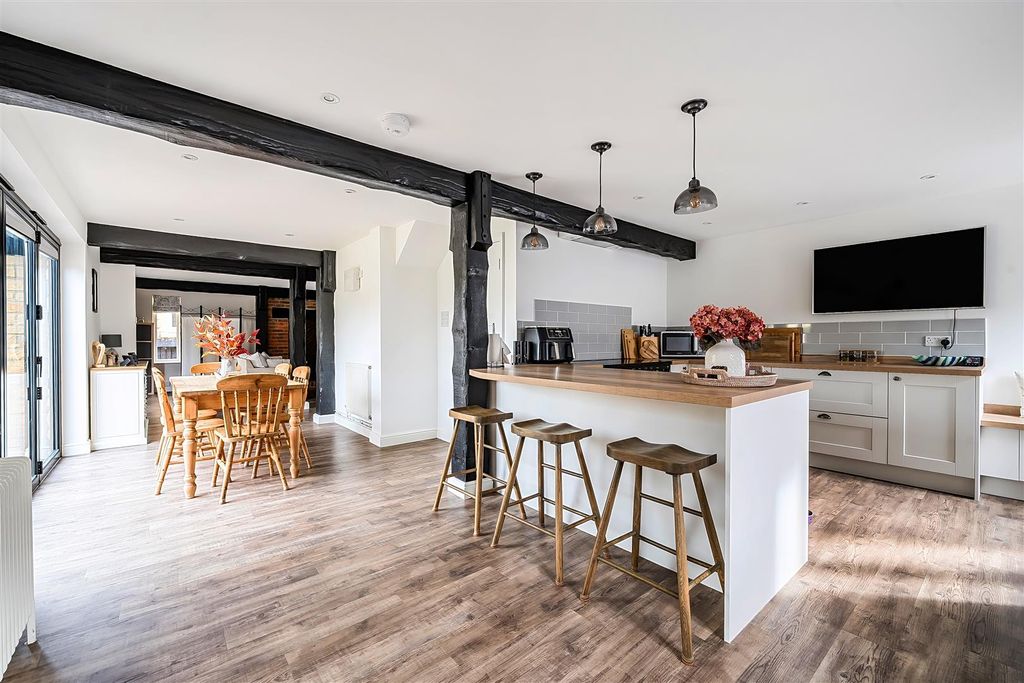 Property photo 2 of 21 1364429-14-68F7ba24Efa6d.Jpg