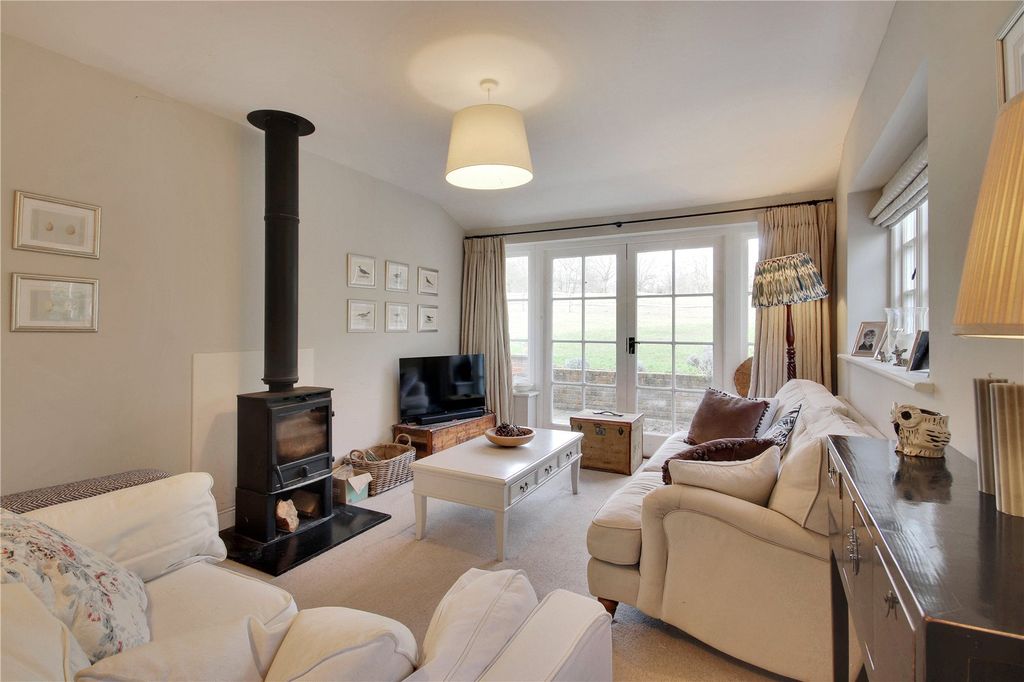 Property photo 3 of 12 Sitting Room
