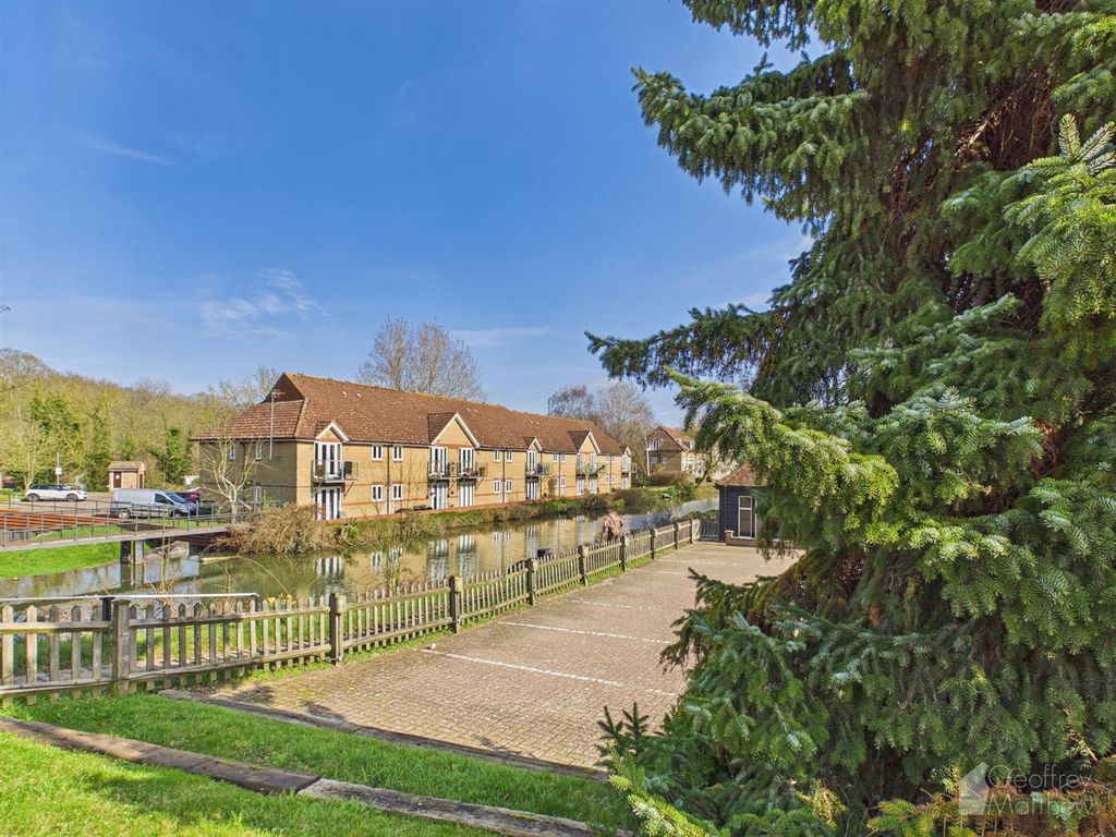 Property photo 2 of 12 Cam02367G0-Pr0386-Still001.Png