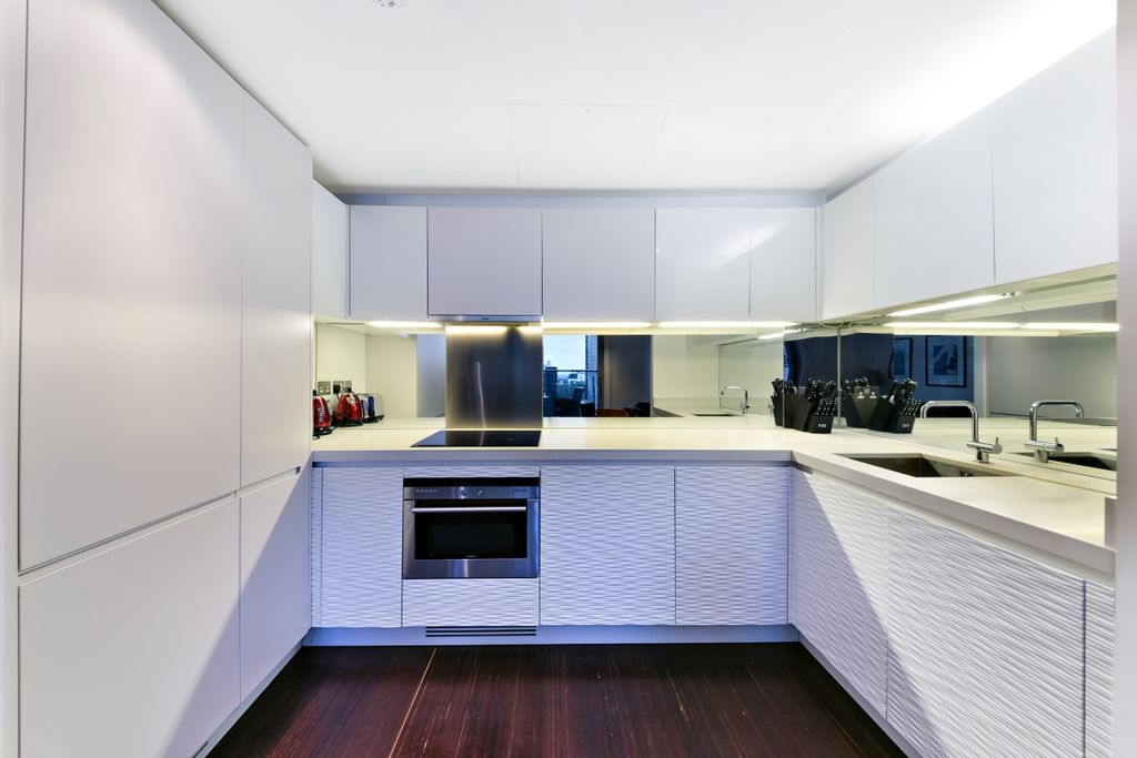 Property photo 3 of 11 Kitchen