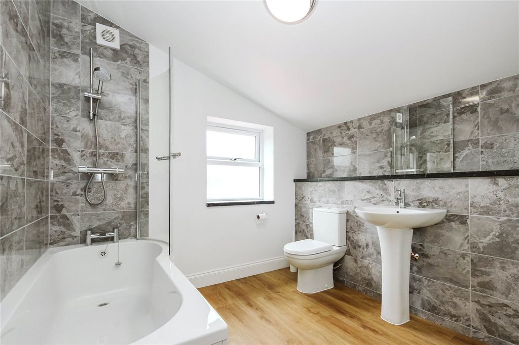 Property photo 3 of 15 Picture No. 21