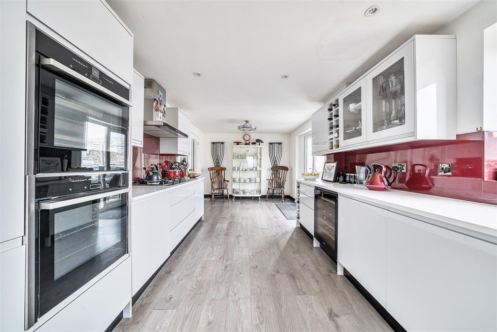 Property photo 3 of 23 1363712-11-68E678151Ca43.Jpg