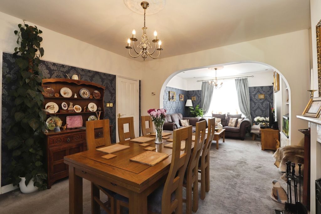 Property photo 1 of 15 Dining Room