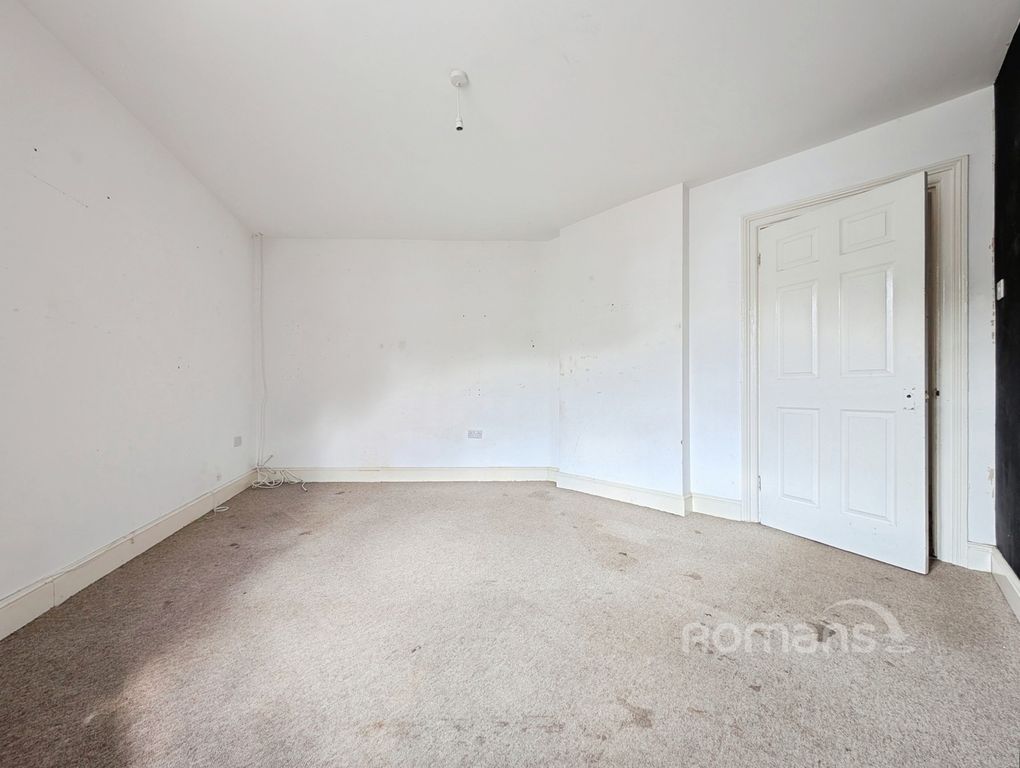 Property photo 3 of 8 Pbox-Img.Jpg