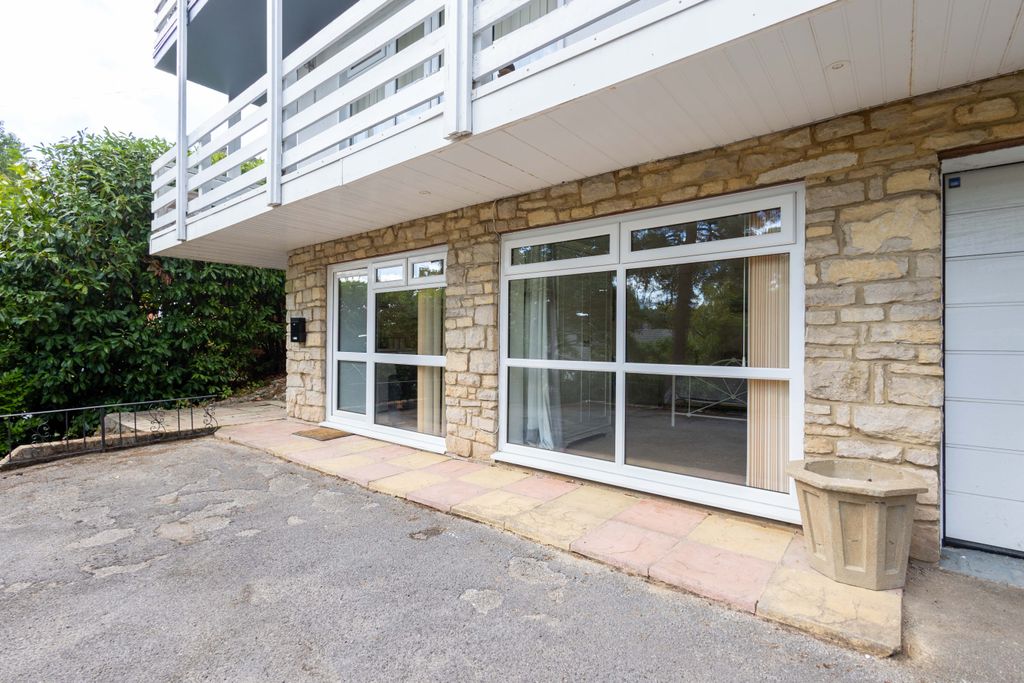 Property photo 2 of 10 R6M_0054