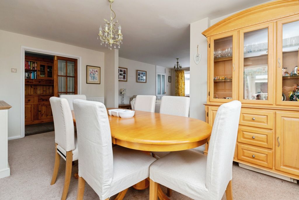 Additional image 8 of 3 bed semi-detached house for saleRomany Close, Letchworth Garden City SG6