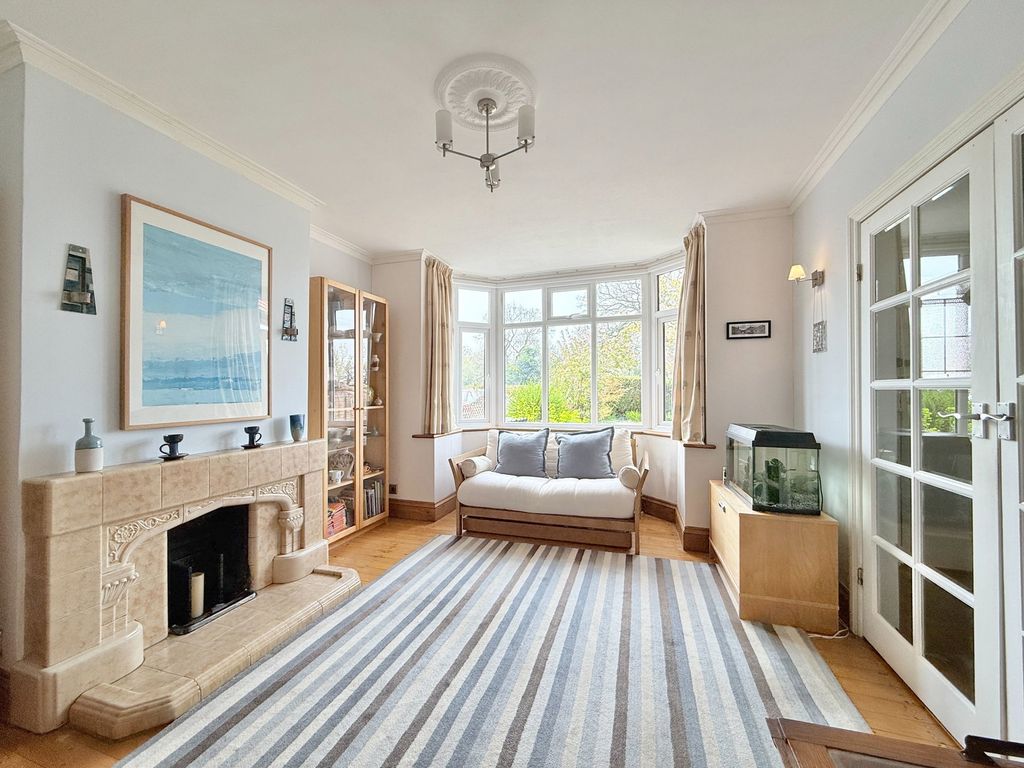 Property photo 3 of 27