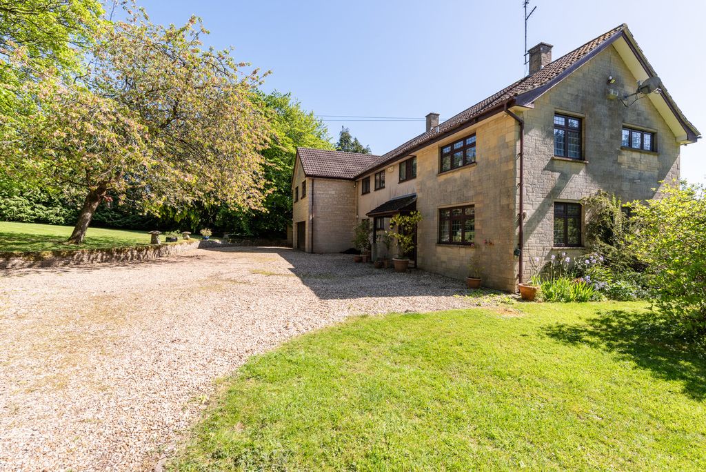 Property photo 1 of 28