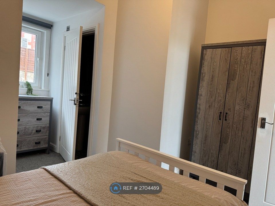 Property photo 3 of 8 Bedroom