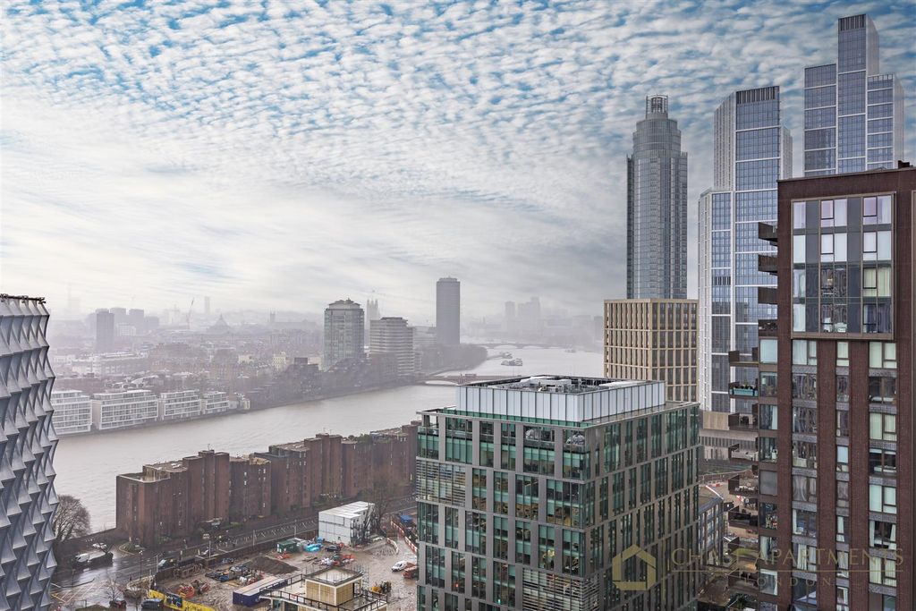 Property photo 2 of 12 Legacy Building Sw11