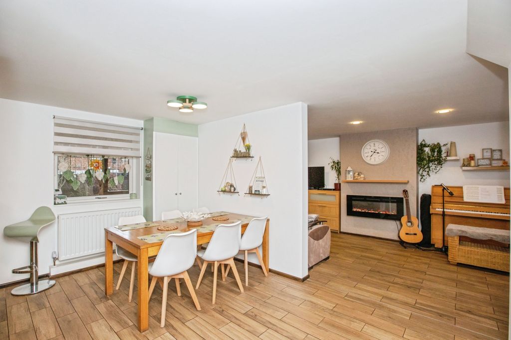 Property photo 2 of 20 Set1-2