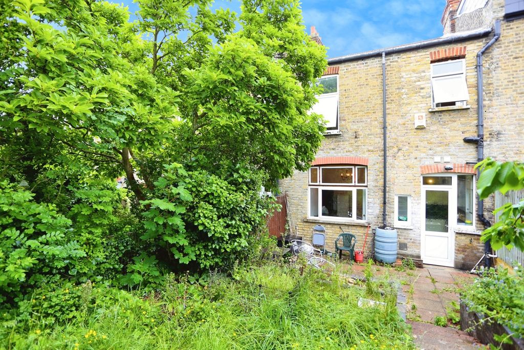 Property photo 2 of 17 Photo