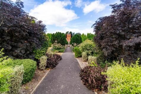 Property photo 2 of 21 85138_Flat_West_Hall_Beningfield_Drive_St_Albans_Hertfordshire_Al2_1Fd_2S_Img_01_0000_Max_476x317