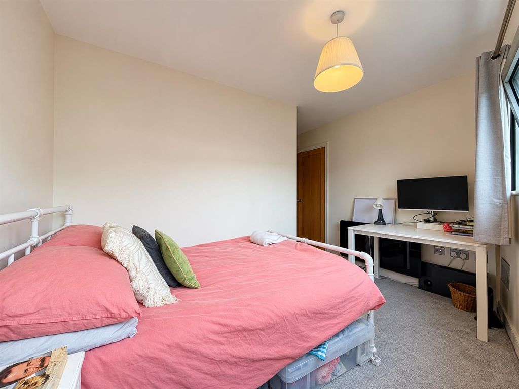 Property photo 3 of 13 A9F7A565-3CD4-40A4-9Ef5-8A394507Baed.Png